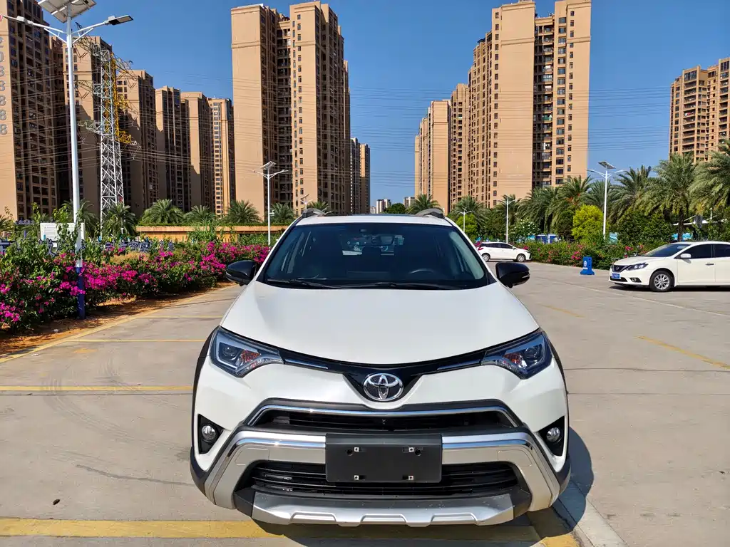 Toyota RAV4 2019 — фото 2
