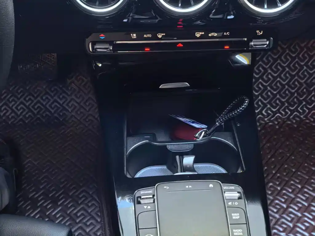 Mercedes-Benz A-Class 2022 — фото 19