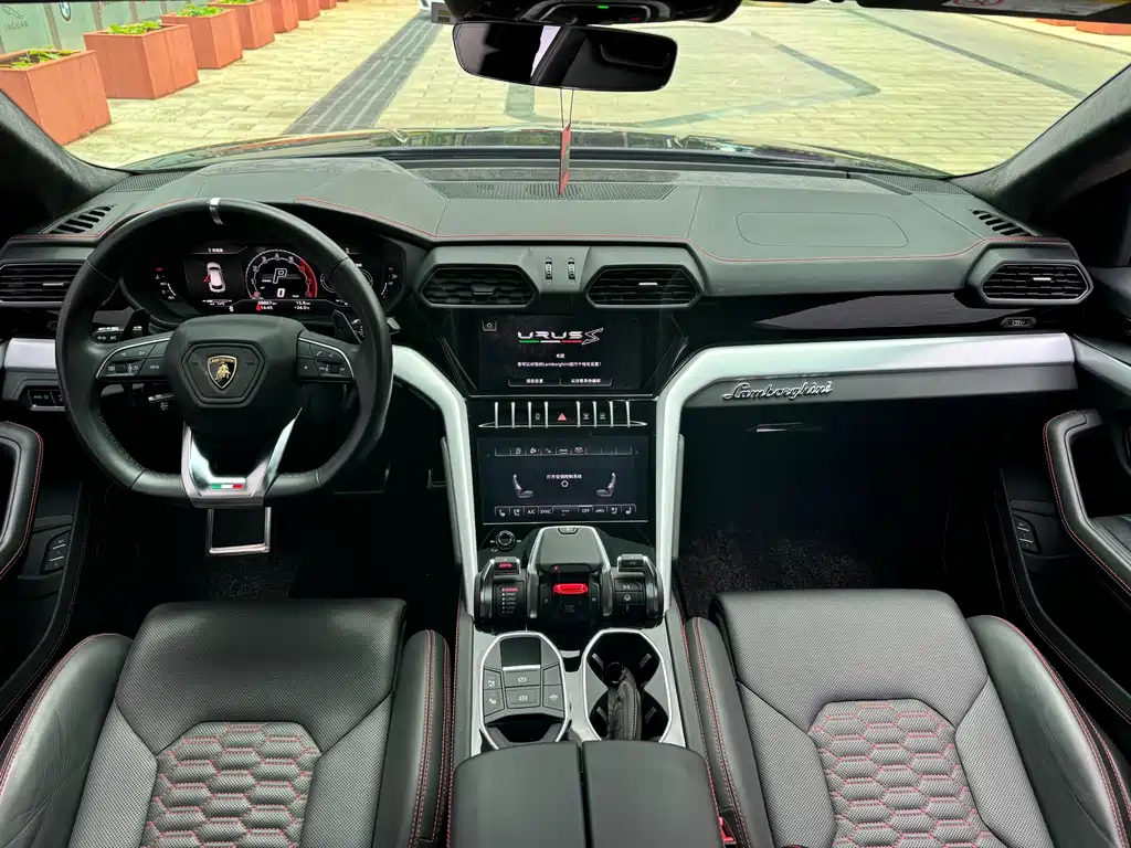 Lamborghini Urus 2023 — фото 11