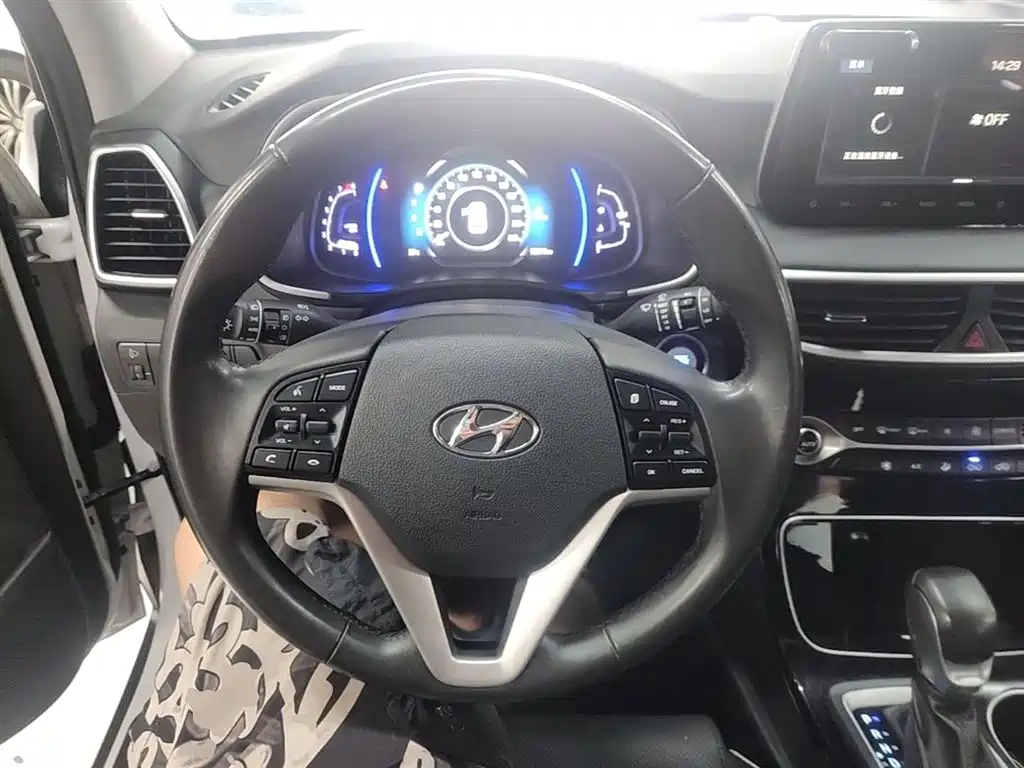 Hyundai Tucson 2020 — фото 10