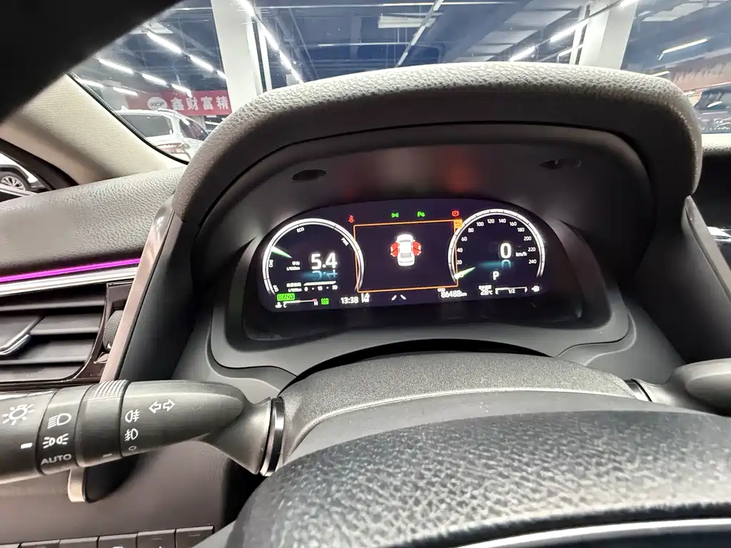 Toyota Camry 2022 — фото 10