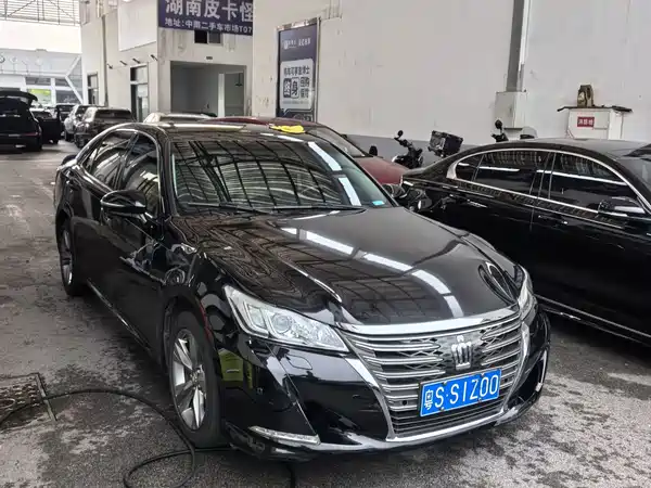 Toyota Crown 2016