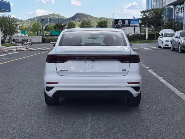 Geely Emgrand 2024