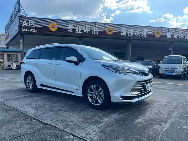 Toyota Sienna 2023