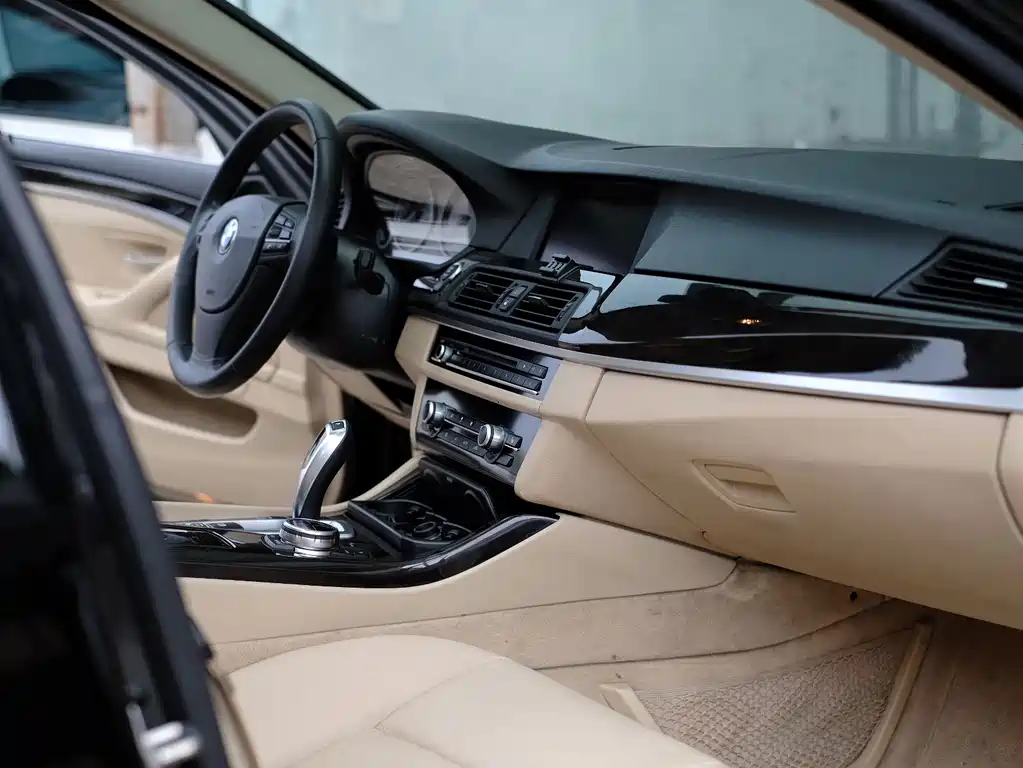 BMW 5 Series 2013 — фото 32