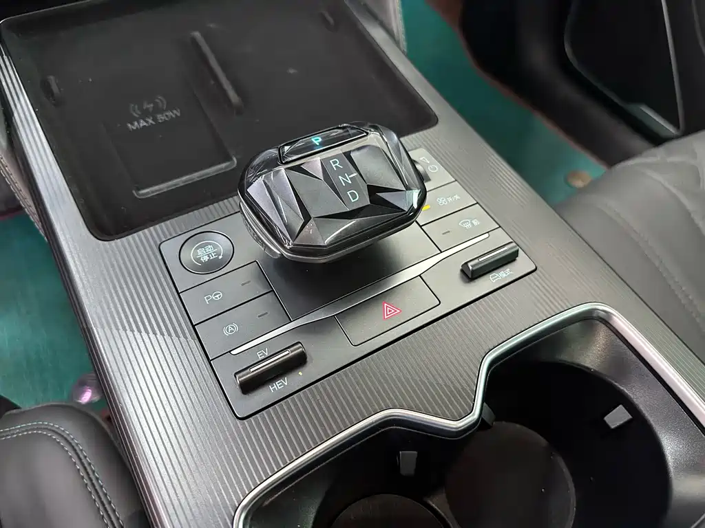BYD L DM-i 2024 — фото 12