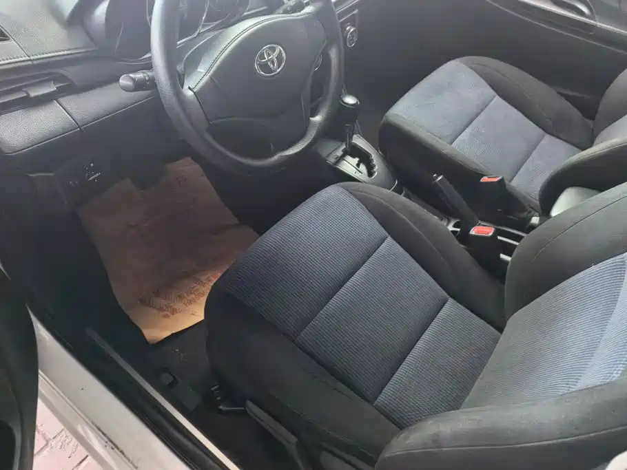 Toyota Yaris L 2017 — фото 9