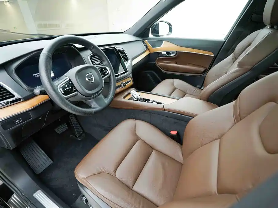 Volvo XC90 2023 — фото 10