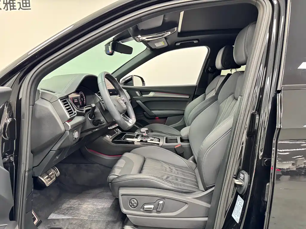 Audi Q5L 2023 — фото 12