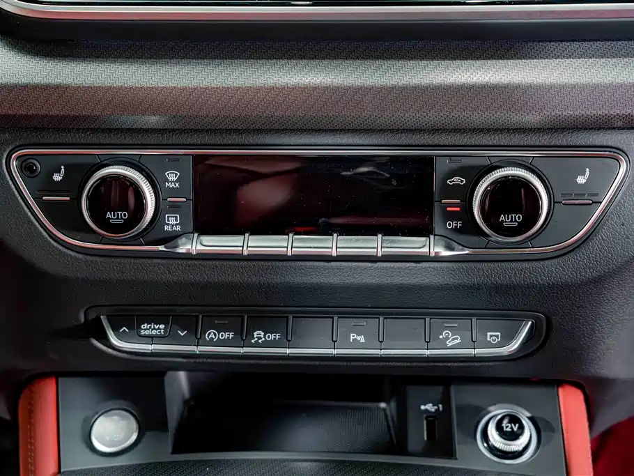 Audi Q5L 2025 — фото 11