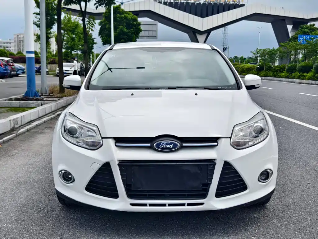 Ford Focus 2014 — фото 2