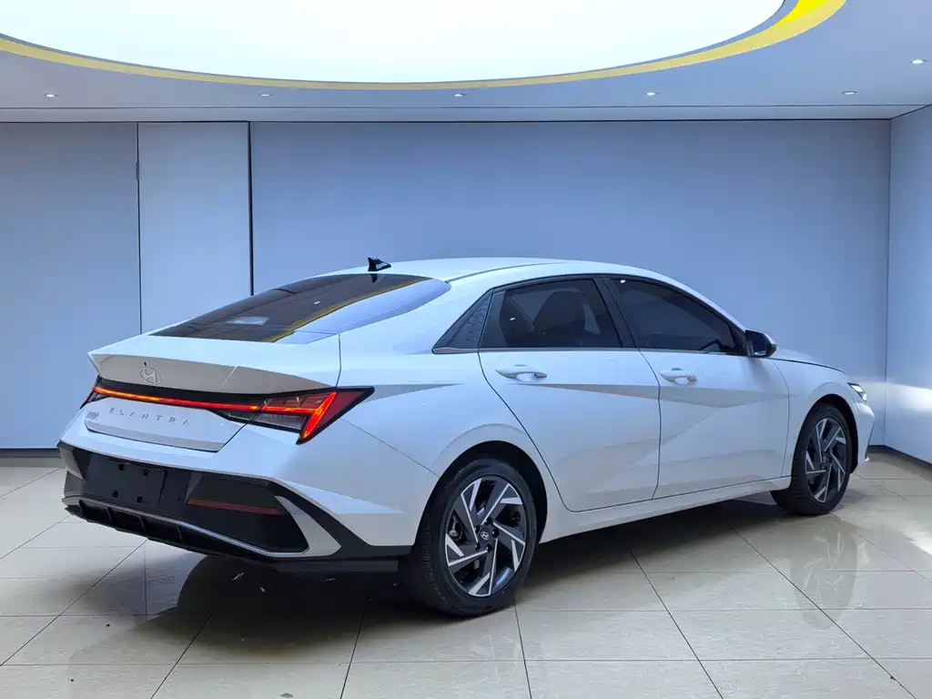 Hyundai Elantra 2023