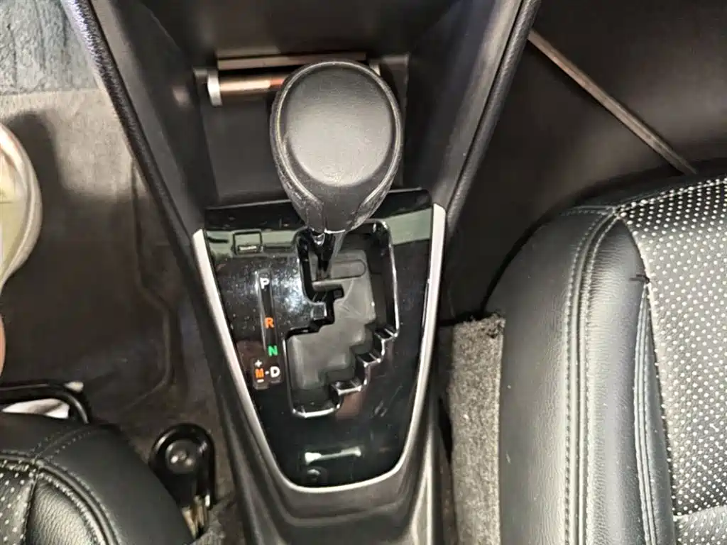 Toyota Yaris L 2017 — фото 14