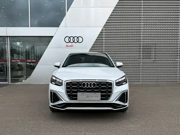 Audi Q2L 2024