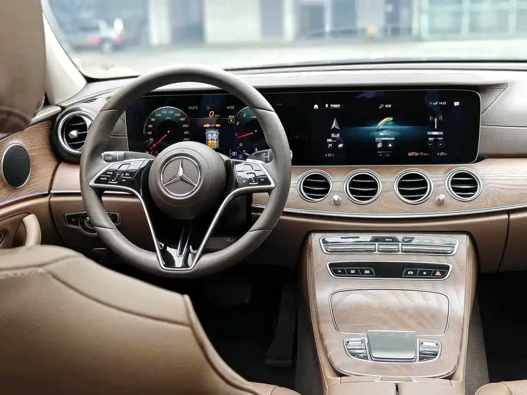 Mercedes-Benz E-Class 2023 — фото 9