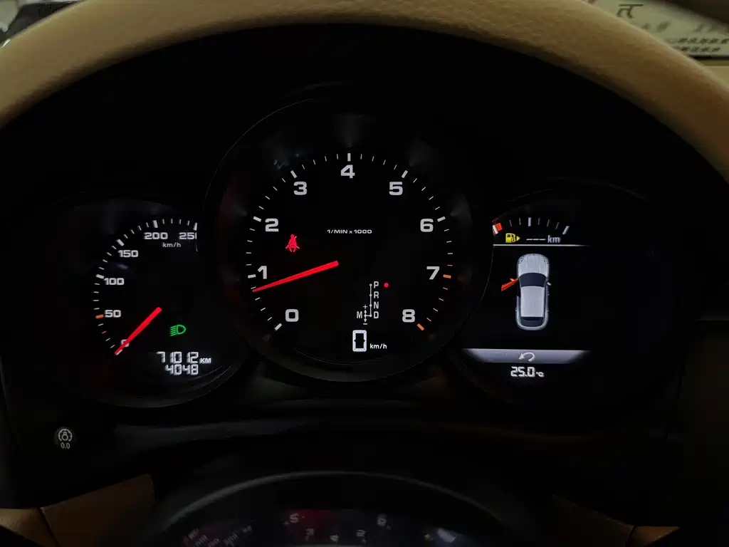 Porsche Macan 2016 — фото 14