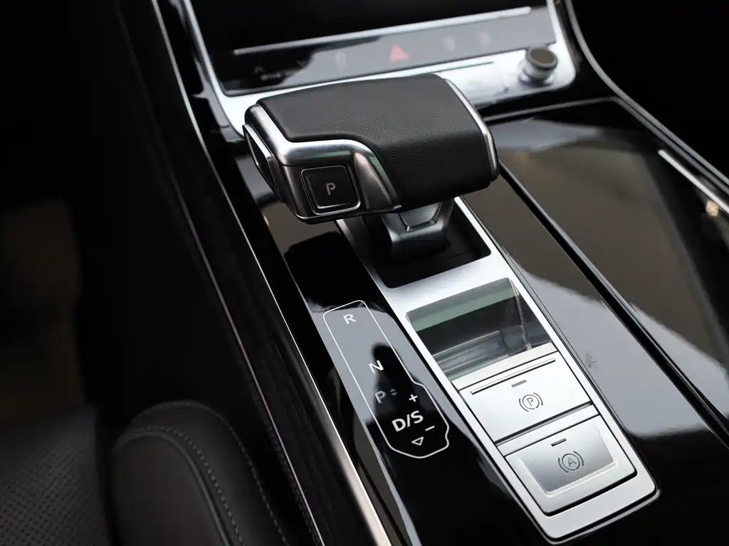 Audi A8 2023 — фото 23