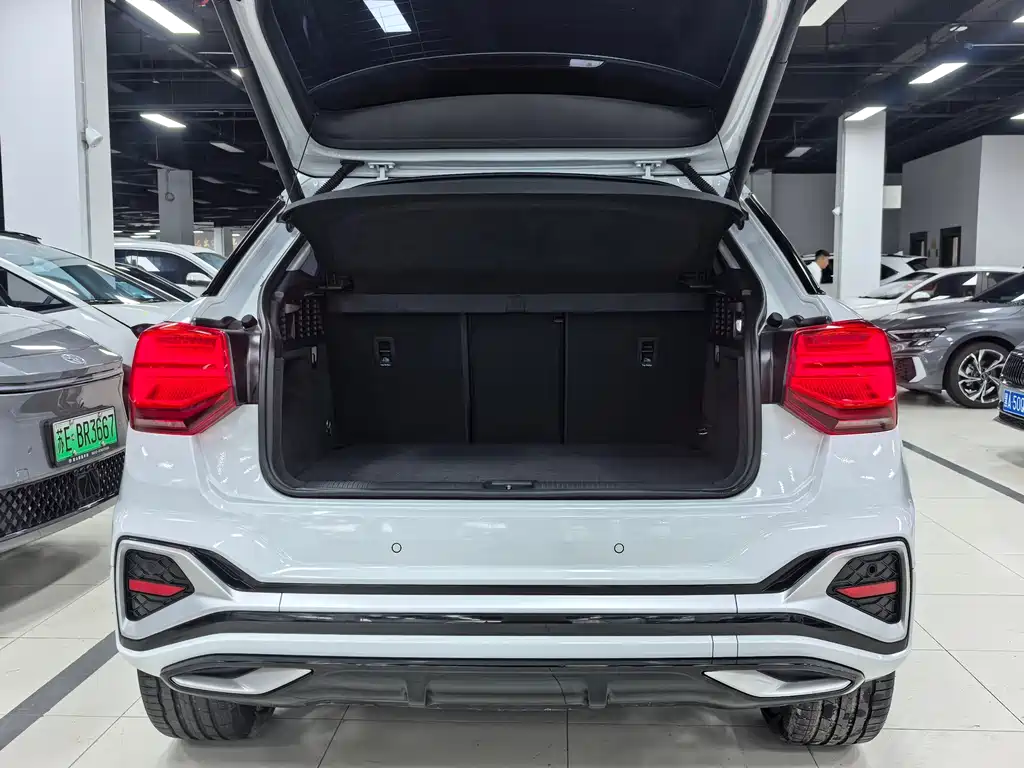 Audi Q2L 2023 — фото 21
