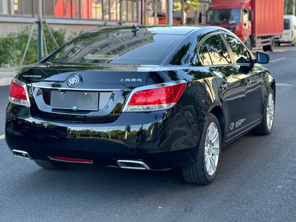 Buick LaCrosse 2010 — фото 9