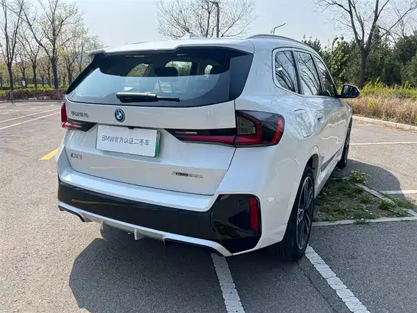 BMW iX1 2025