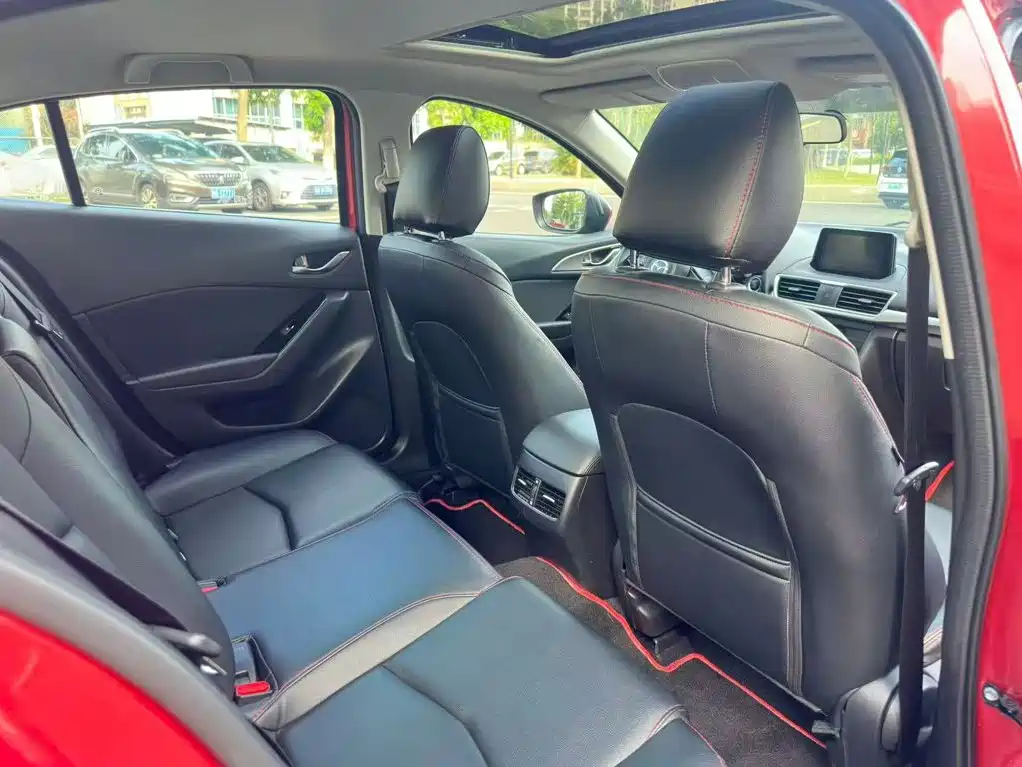 Mazda 3 Axela 2019 — фото 12