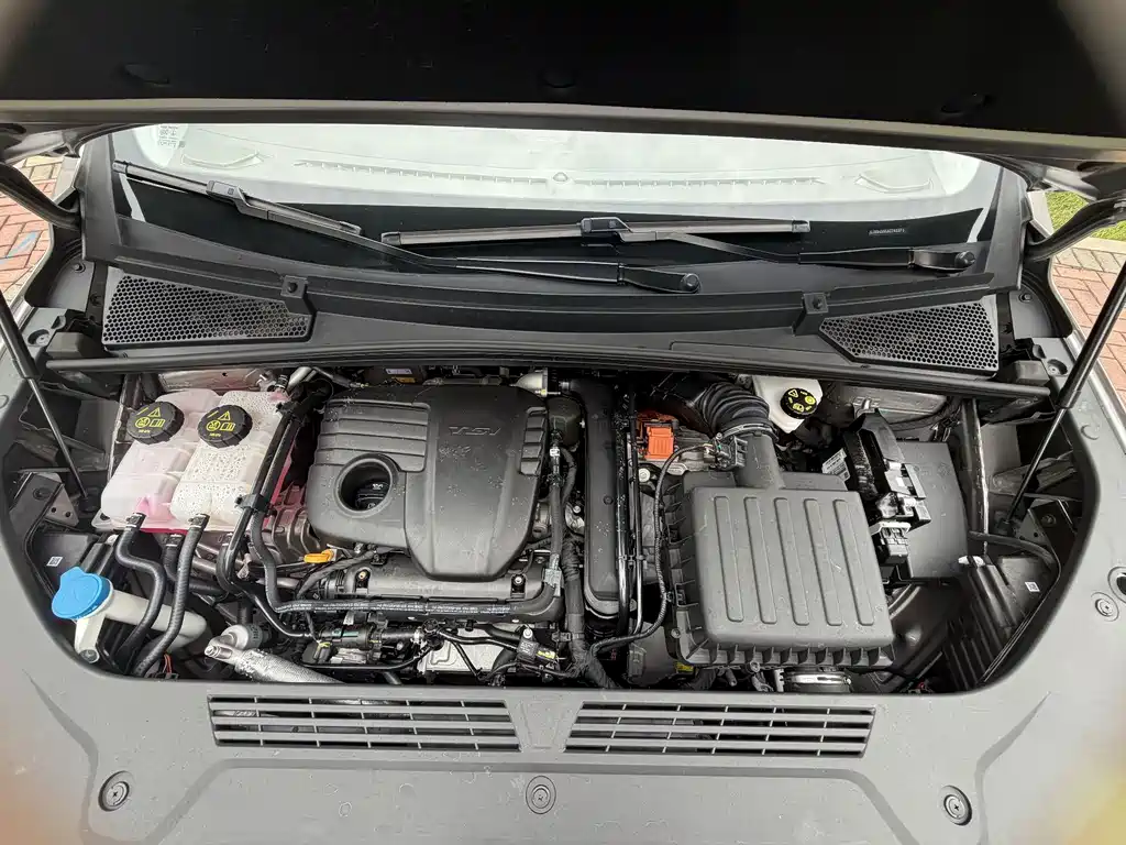 Roewe iMAX8 New Energy 2025 — фото 12