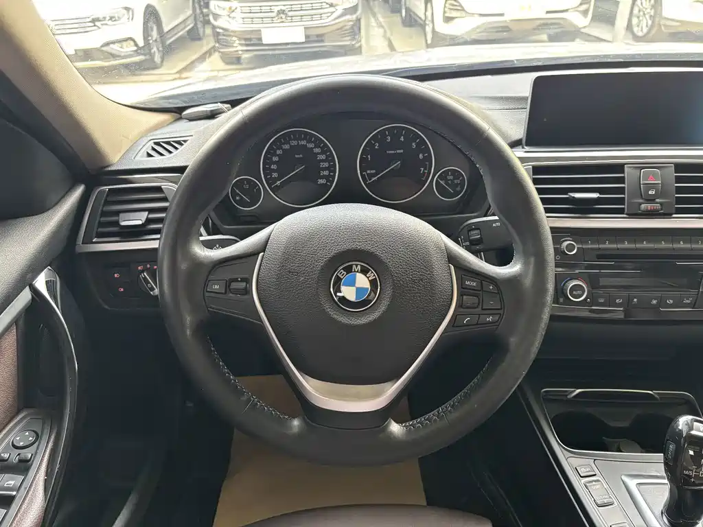 BMW 3 Series 2019 — фото 12