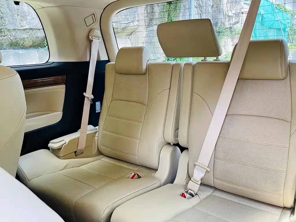 Toyota Alphard 2017 — фото 18