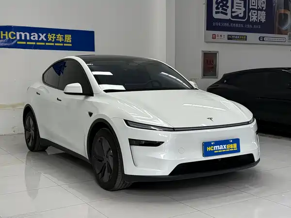 Tesla Model Y 2025