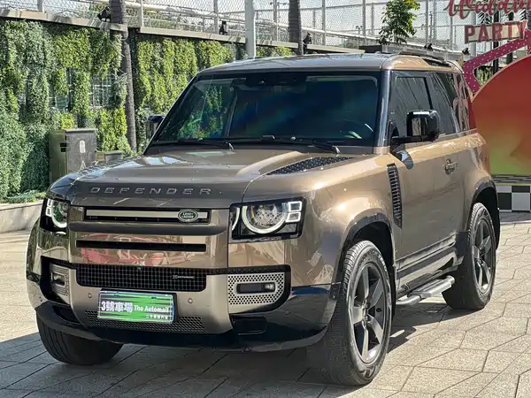 Land Rover Defender 2022