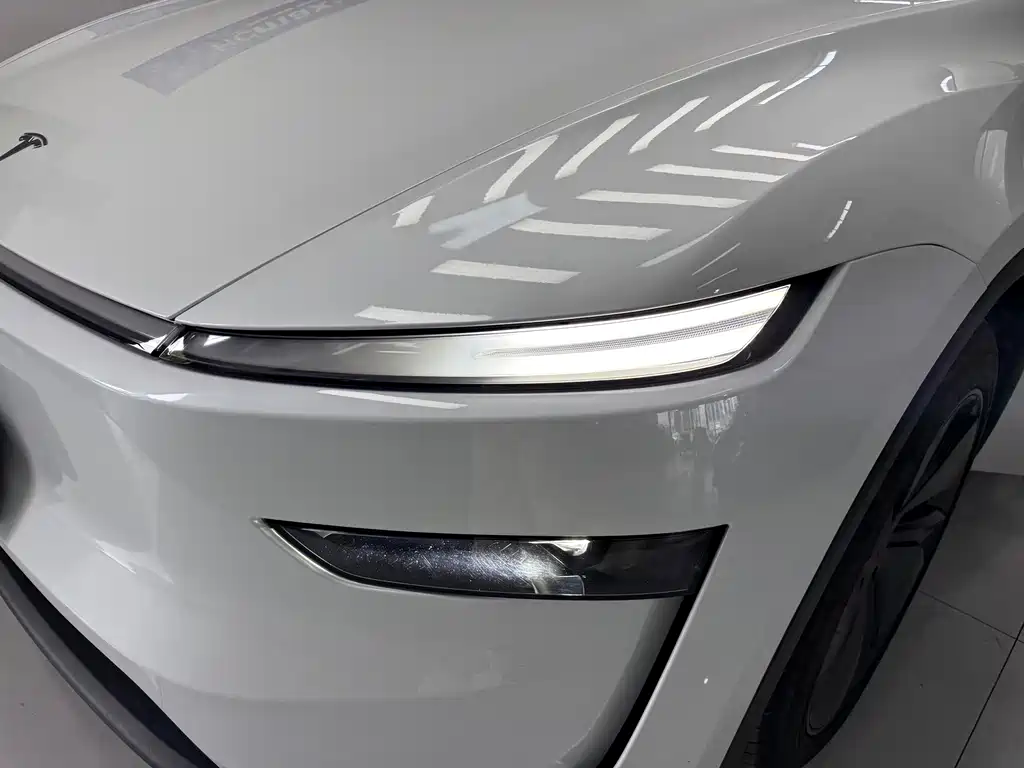 Tesla Model Y 2025 — фото 17