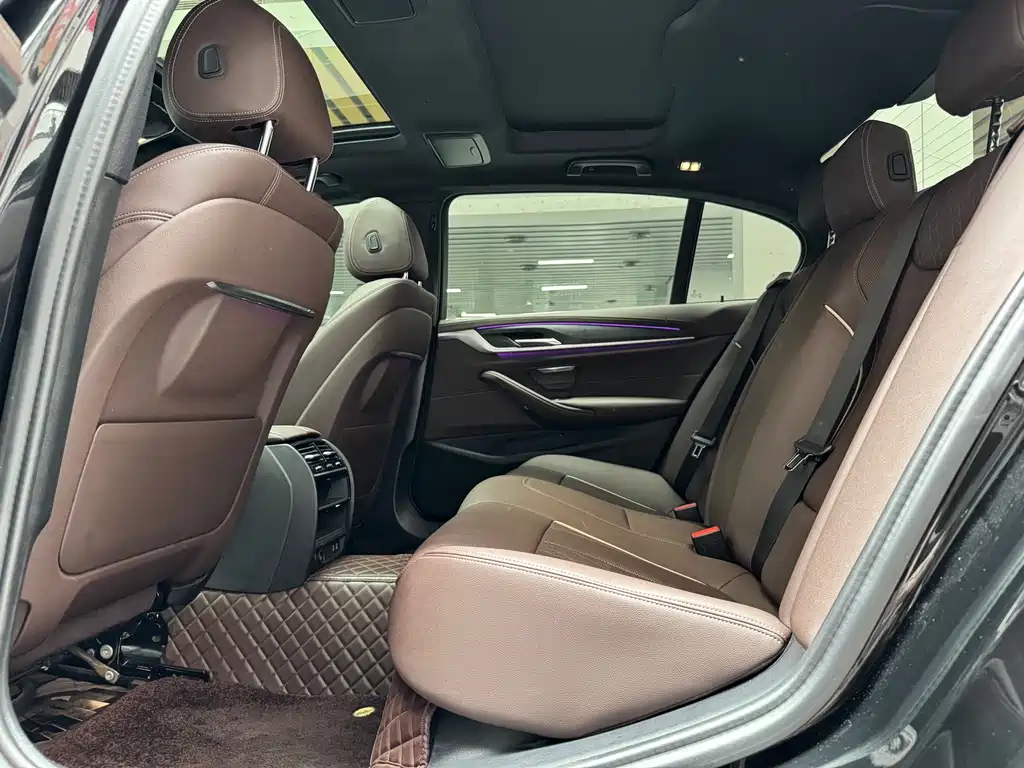 BMW 5 Series 2022 — фото 15