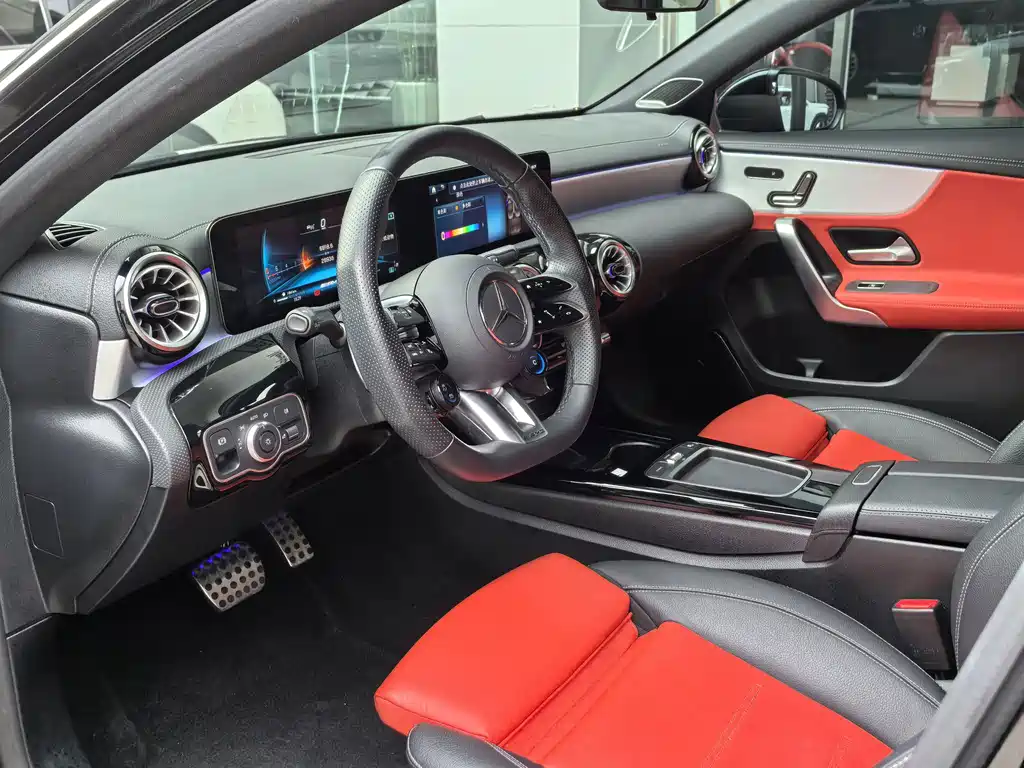 Mercedes-Benz A-Class AMG 2025 — фото 12