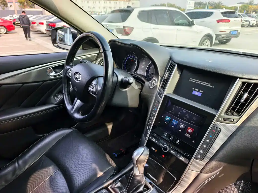Infiniti Q50L 2015 — фото 15