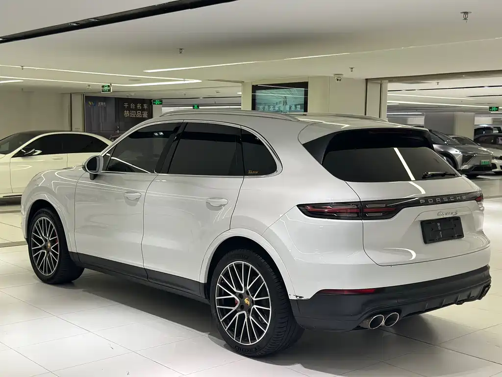 Porsche Cayenne 2018 — фото 14