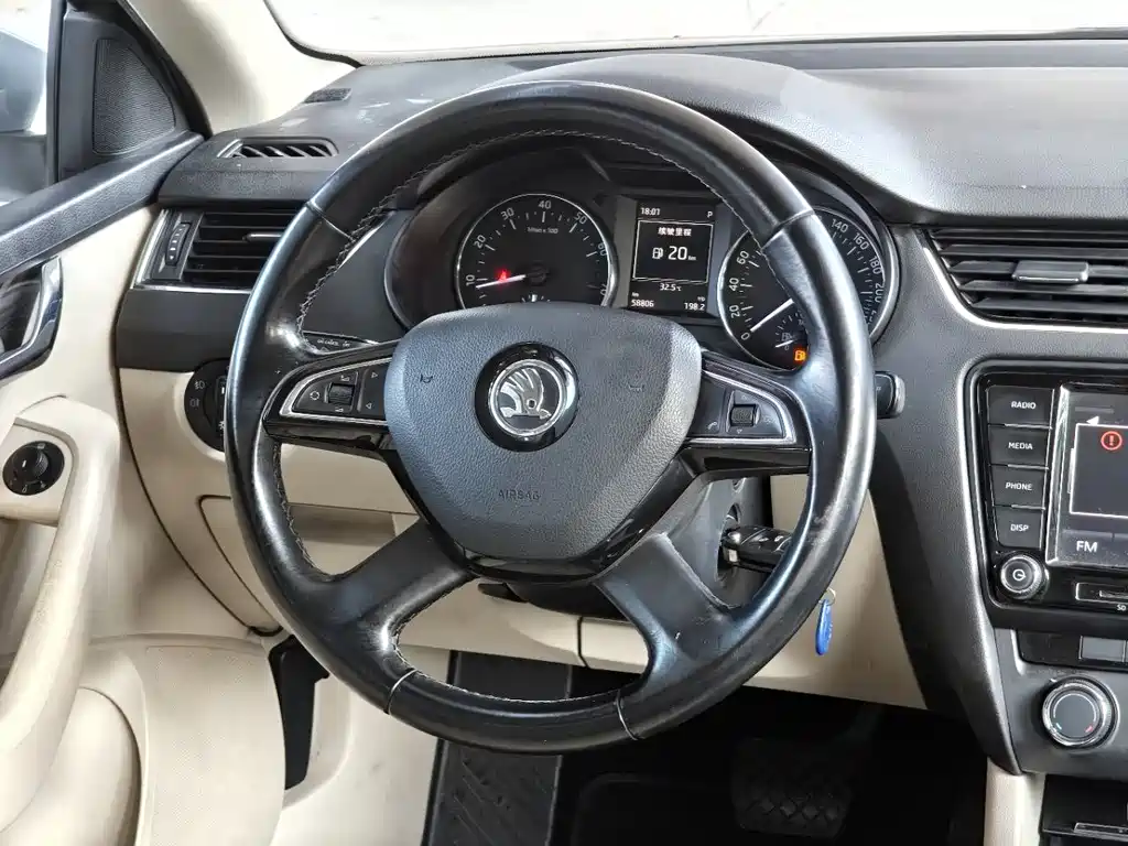 Skoda Octavia 2014 — фото 9