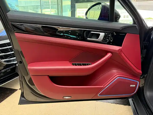 Porsche Panamera 2021