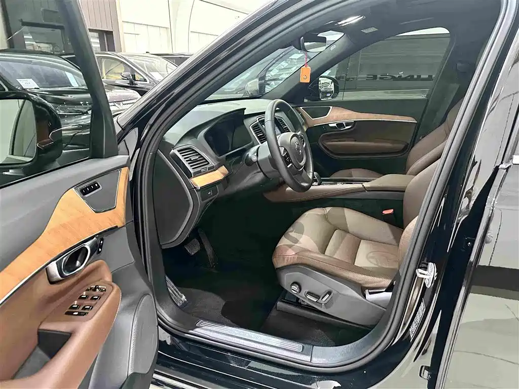 Volvo XC90 2025 — фото 11