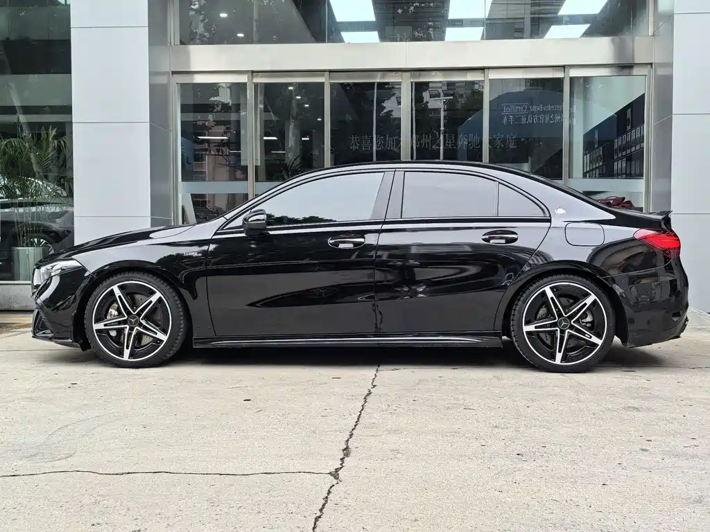 Mercedes-Benz A-Class AMG 2025 — фото 13