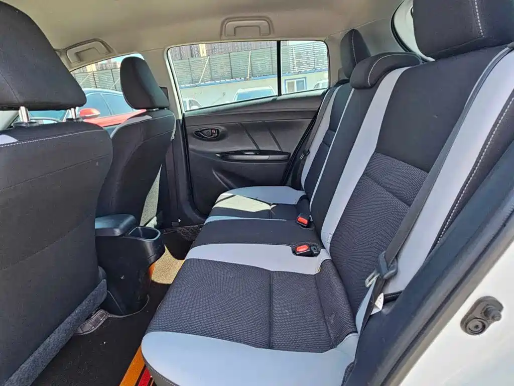 Toyota Yaris L 2020 — фото 8