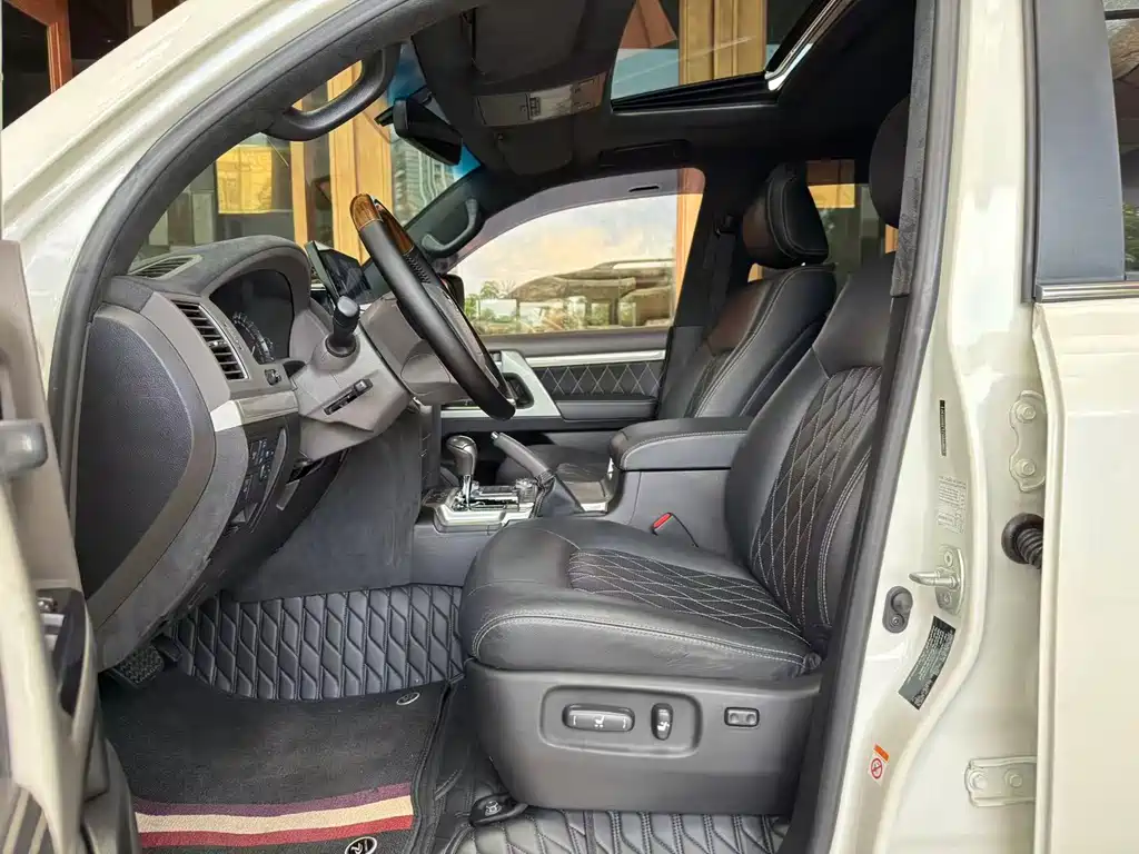 Toyota Land Cruiser 2018 — фото 10