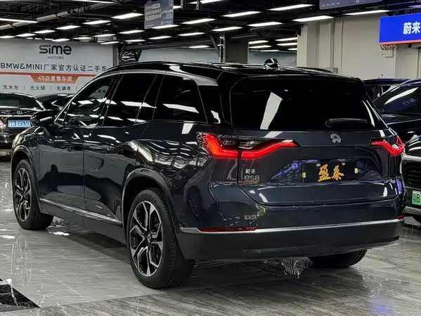 NIO ES8 2021