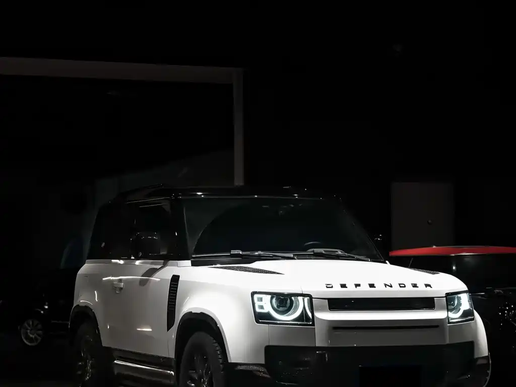Land Rover Defender 2021