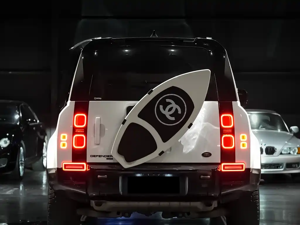 Land Rover Defender 2021
