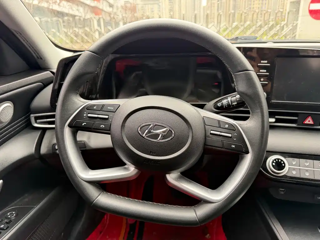 Hyundai Elantra 2023 — фото 11