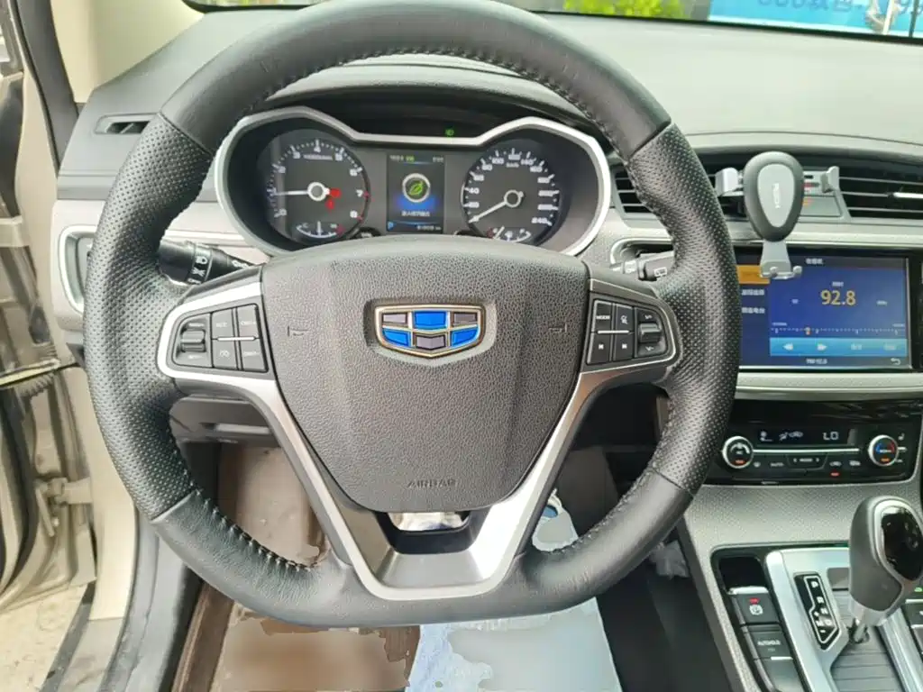 Geely Emgrand GS 2017 — фото 11
