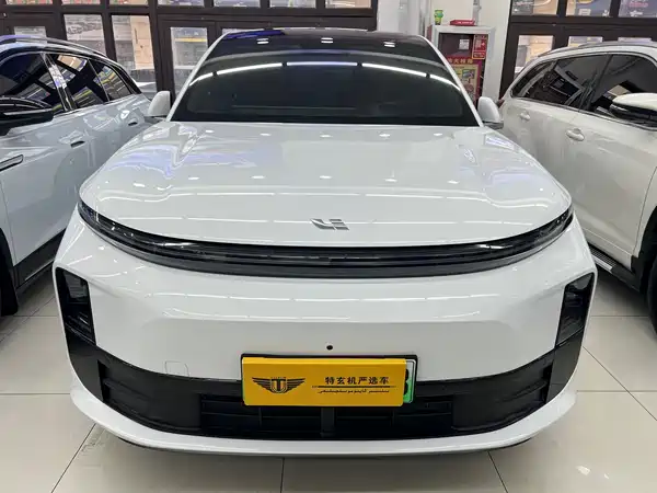 Li Auto L6 2025