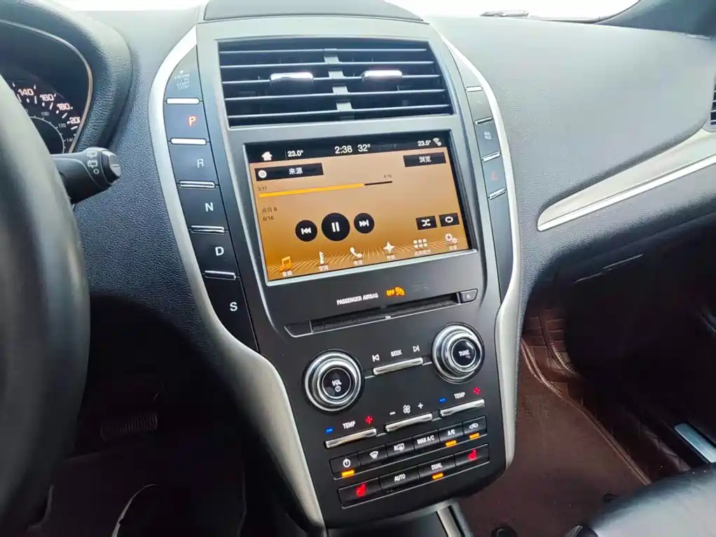 Lincoln MKC 2018 — фото 16
