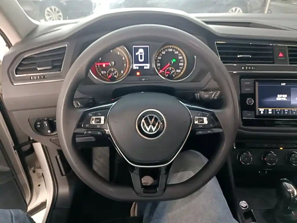 Volkswagen Tiguan L 2020 — фото 11