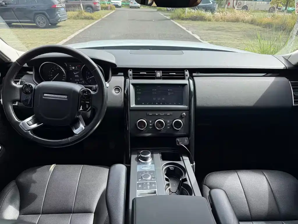 Land Rover Discovery 2019 — фото 9
